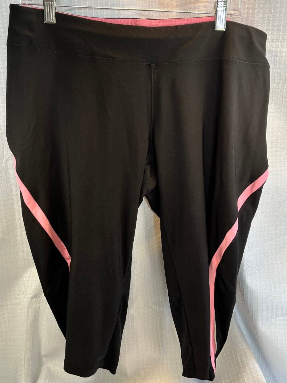 Avia Exercise Capri Leggings Black with Pink size XL